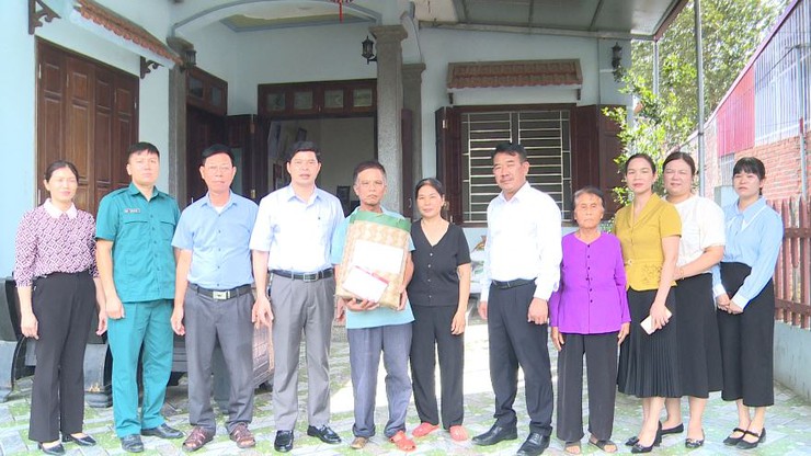 Đoàn công tác số 3 – UBND xã Phúc Lộc thăm, tặng quà đối tượng chính sách tiêu biểu trên địa bàn- Ảnh 3.