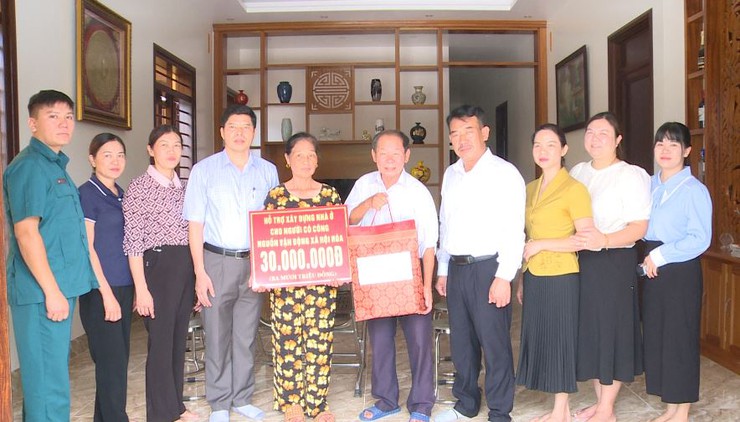 Đoàn công tác số 3 – UBND xã Phúc Lộc thăm, tặng quà đối tượng chính sách tiêu biểu trên địa bàn- Ảnh 2.