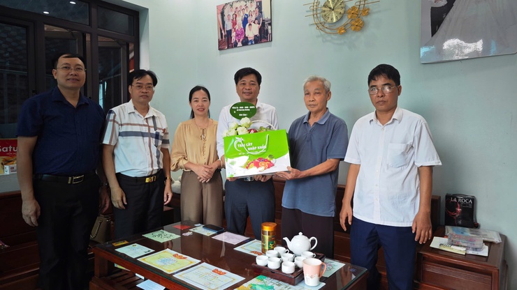 Xã Chương Dương tổ chức thăm hỏi, tặng quà các gia đình chính sách nhân dịp kỷ niệm 78 năm Ngày Thương binh - Liệt sỹ 27/7/1947 - 27/7/2025- Ảnh 3.