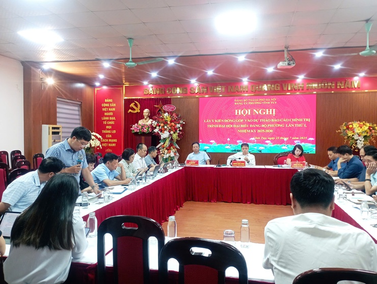 Phường Vĩnh Tuy tổ chức Hội nghị lấy ý kiến đóng góp vào Dự thảo Báo cáo chính trị trình Đại hội Đảng bộ lần thứ I, nhiệm kỳ 2025-2030.- Ảnh 3.