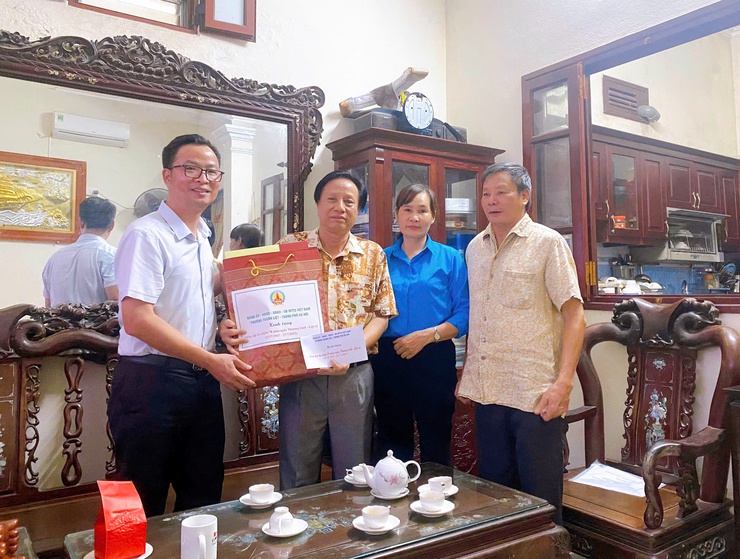Phường Thanh Liệt: Thăm, tri ân người có công tiêu biểu- Ảnh 2.