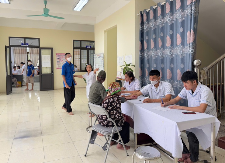 Xã Tam Hưng tiếp tục tổ chức khám, chữa bệnh cho gần 80 đối tượng chính sách- Ảnh 2.