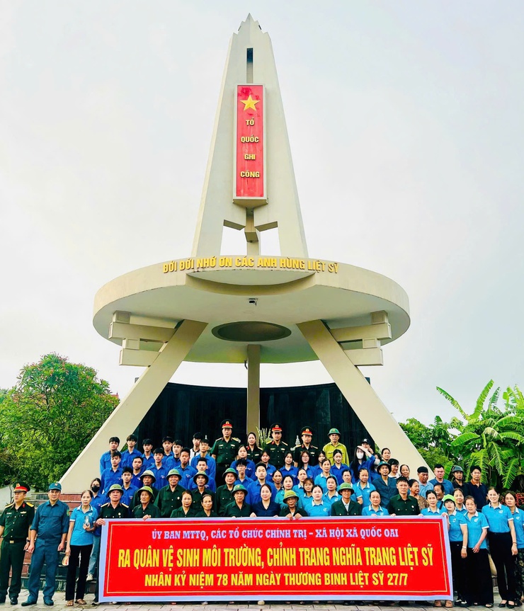 UBMTTQ Việt Nam xã Quốc Oai ra quân vệ sinh môi trường, chỉnh trang khu vực Nghĩa trang liệt sĩ nhân dịp kỷ niệm 78 năm Ngày Thương binh - Liệt sĩ- Ảnh 3.