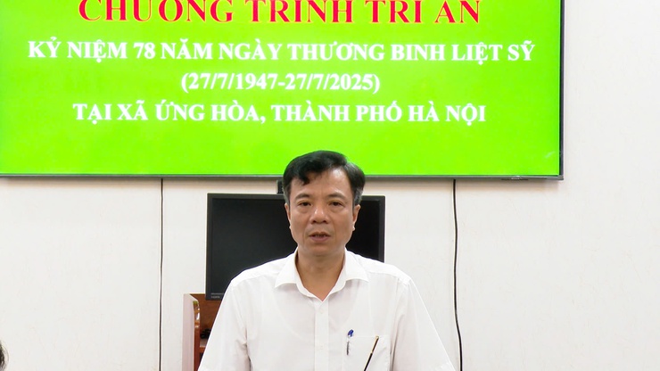 Ngân hàng Chính sách xã hội TP Hà Nội trao 20 suất quà cho các gia đình chính sách tại xã Ứng Hoà.- Ảnh 3.