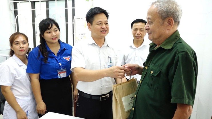 Xã Bình Minh tổ chức khám, tư vấn sức khỏe, cấp thuốc miễn phí cho người có công với cách mạng- Ảnh 6.