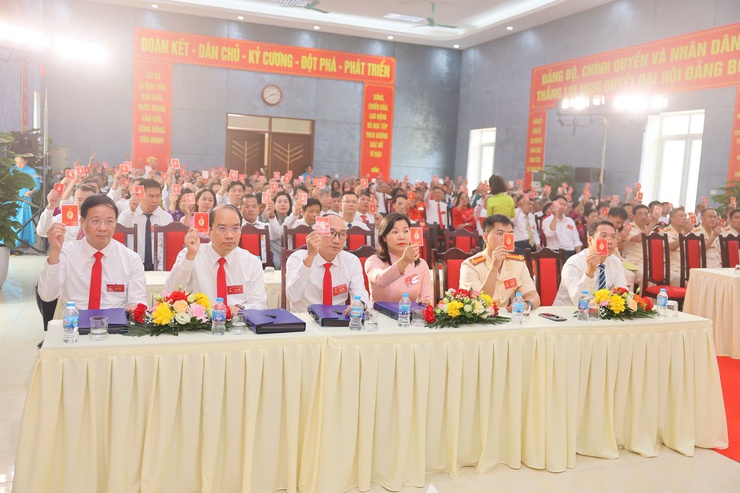 PHIÊN THỨ NHẤT ĐẠI HỘI ĐẠI BIỂU ĐẢNG BỘ PHƯỜNG VĨNH HƯNG LẦN THỨ I, NHIỆM KỲ 2025-2030- Ảnh 2.