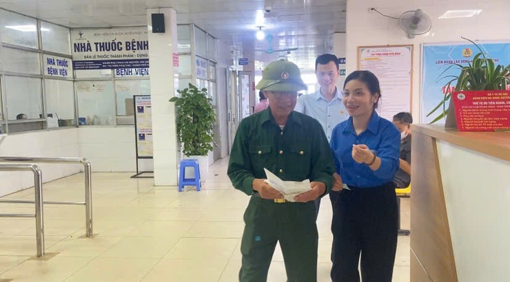 UBMTTQVN xã Phúc Thọ phối hộ tổ chức khám, tư vấn sức khỏe và cấp thuốc miễn phí cho các đối tượng chính sách nhân dịp 27/7- Ảnh 1.