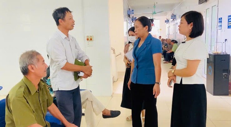 UBMTTQVN xã Phúc Thọ phối hộ tổ chức khám, tư vấn sức khỏe và cấp thuốc miễn phí cho các đối tượng chính sách nhân dịp 27/7- Ảnh 3.