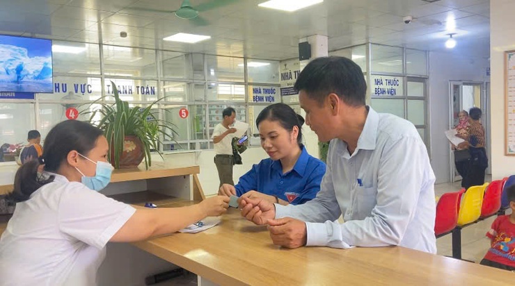 UBMTTQVN xã Phúc Thọ phối hộ tổ chức khám, tư vấn sức khỏe và cấp thuốc miễn phí cho các đối tượng chính sách nhân dịp 27/7- Ảnh 6.