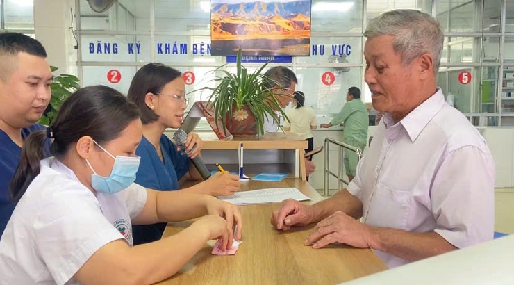 UBMTTQVN xã Phúc Thọ phối hộ tổ chức khám, tư vấn sức khỏe và cấp thuốc miễn phí cho các đối tượng chính sách nhân dịp 27/7- Ảnh 8.