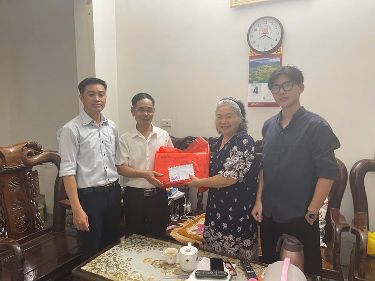 Tổ dân phố 16Y phường Yên Nghĩa tổ chức thăm hỏi, tri ân các gia đình chính sách nhân kỷ niệm 78 năm Ngày Thương binh - Liệt sĩ- Ảnh 10.