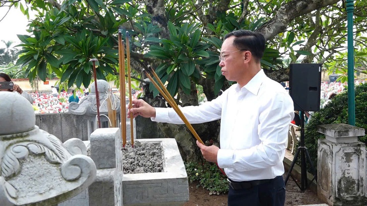 Viếng nghĩa trang liệt sĩ nhân kỷ niệm 78 năm ngày thương binh liệt sỹ (27/7/1947-27/7/2025)- Ảnh 2.