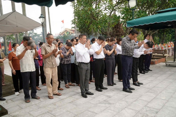 Viếng nghĩa trang liệt sĩ nhân kỷ niệm 78 năm ngày thương binh liệt sỹ (27/7/1947-27/7/2025)- Ảnh 7.