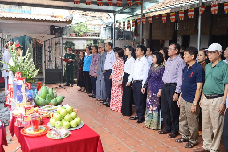Phường Tây Hồ trang trọng dâng hương tại các nhà bia tưởng niệm trên địa bàn phường nhân kỷ niệm 78 năm Ngày thương binh liệt sỹ (27/7/1947-27/7/2025)- Ảnh 2.