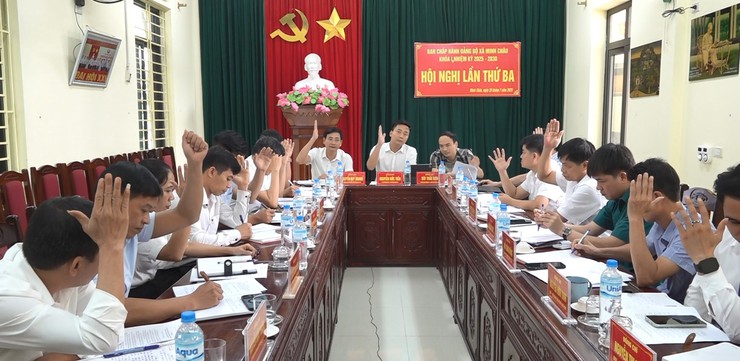 Hội nghị lần thứ Ba - Ban Chấp hành Đảng bộ xã Minh Châu: Thông qua nhiều nội dung quan trọng chuẩn bị Đại hội Đảng bộ xã lần thứ I- Ảnh 5.