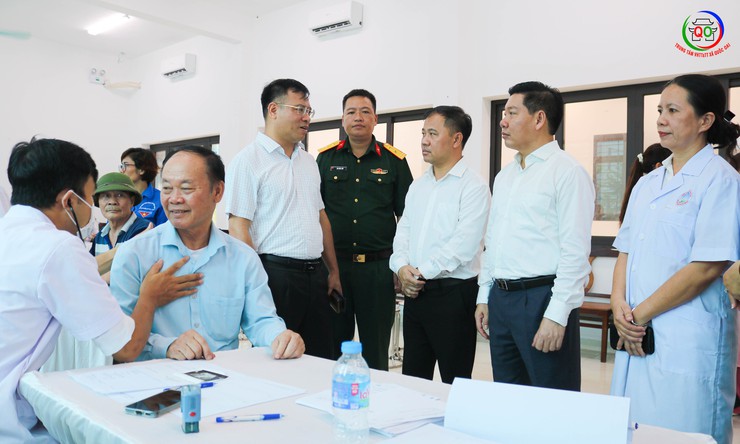 xã Quốc Oai tổ chức Khám bệnh, cấp thuốc miễn phí và tặng quà cho Người có công trên địa bàn- Ảnh 5.