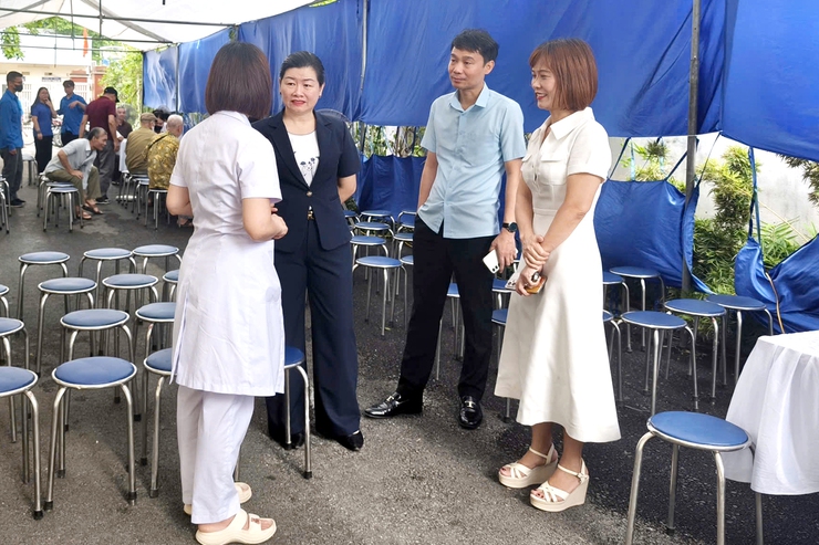 Phường Thanh Xuân tổ chức khám bệnh, chăm sóc sức khỏe cho đối tượng chính sách- Ảnh 3.