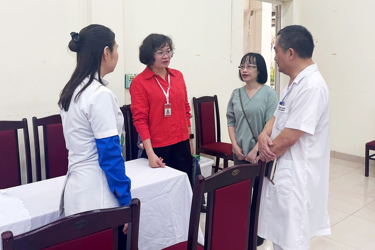 Phường Thanh Xuân tổ chức khám bệnh, chăm sóc sức khỏe cho đối tượng chính sách- Ảnh 4.