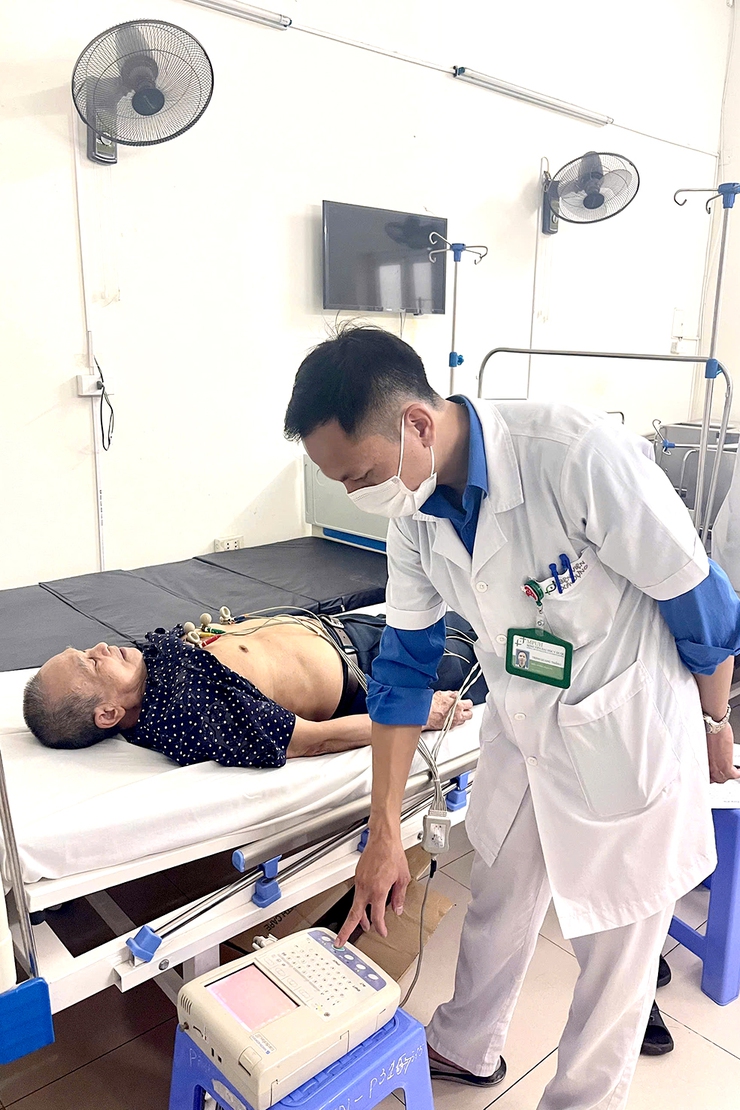 Phường Thanh Xuân tổ chức khám bệnh, chăm sóc sức khỏe cho đối tượng chính sách- Ảnh 13.
