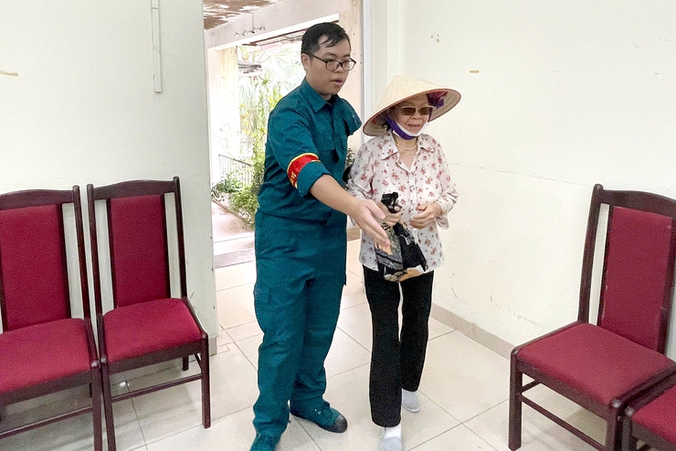 Phường Thanh Xuân tổ chức khám bệnh, chăm sóc sức khỏe cho đối tượng chính sách- Ảnh 16.