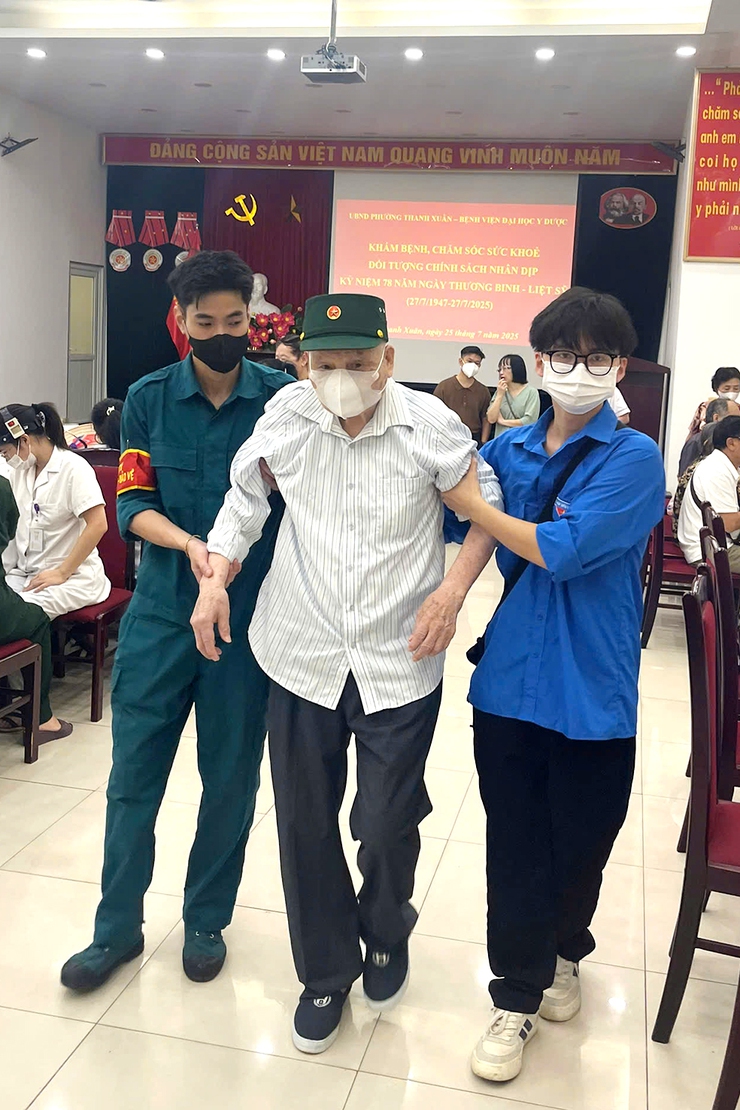 Phường Thanh Xuân tổ chức khám bệnh, chăm sóc sức khỏe cho đối tượng chính sách- Ảnh 15.