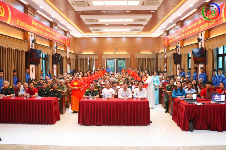 Quốc Oai tri ân người có công lan tỏa nghĩa tình uống nước nhớ nguồn- Ảnh 1.