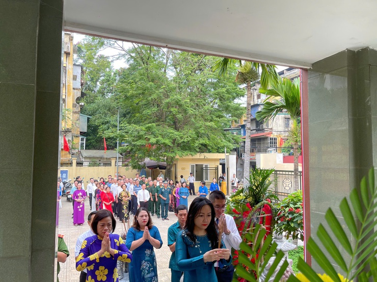 ĐẢNG ỦY – HĐND – UBND – UB MTTQ VIỆT NAM PHƯỜNG KIM LIÊN TRANG TRỌNG TỔ CHỨC LỄ DÂNG HƯƠNG, DÂNG HOA TƯỞNG NIỆM CÁC ANH HÙNG LIỆT SĨ KỶ NIỆM 78 NĂM NGÀY THƯƠNG BINH - LIỆT SĨ (27/7/1947 – 27/7/2025)- Ảnh 4.