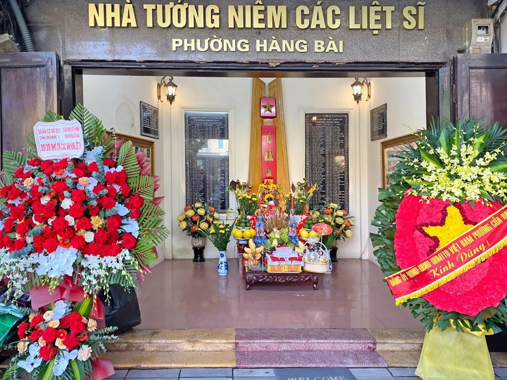 PHƯỜNG CỬA NAM TỔ CHỨC LỄ DÂNG HƯƠNG KỶ NIỆM 78 NĂM NGÀY THƯƠNG BINH - LIỆT SĨ (27/7/1947 - 27/7/2025)- Ảnh 1.