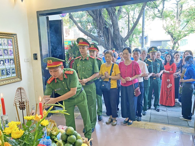 PHƯỜNG CỬA NAM TỔ CHỨC LỄ DÂNG HƯƠNG KỶ NIỆM 78 NĂM NGÀY THƯƠNG BINH - LIỆT SĨ (27/7/1947 - 27/7/2025)- Ảnh 11.