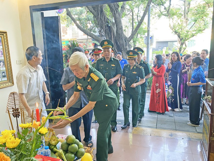 PHƯỜNG CỬA NAM TỔ CHỨC LỄ DÂNG HƯƠNG KỶ NIỆM 78 NĂM NGÀY THƯƠNG BINH - LIỆT SĨ (27/7/1947 - 27/7/2025)- Ảnh 12.