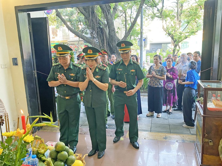 PHƯỜNG CỬA NAM TỔ CHỨC LỄ DÂNG HƯƠNG KỶ NIỆM 78 NĂM NGÀY THƯƠNG BINH - LIỆT SĨ (27/7/1947 - 27/7/2025)- Ảnh 13.