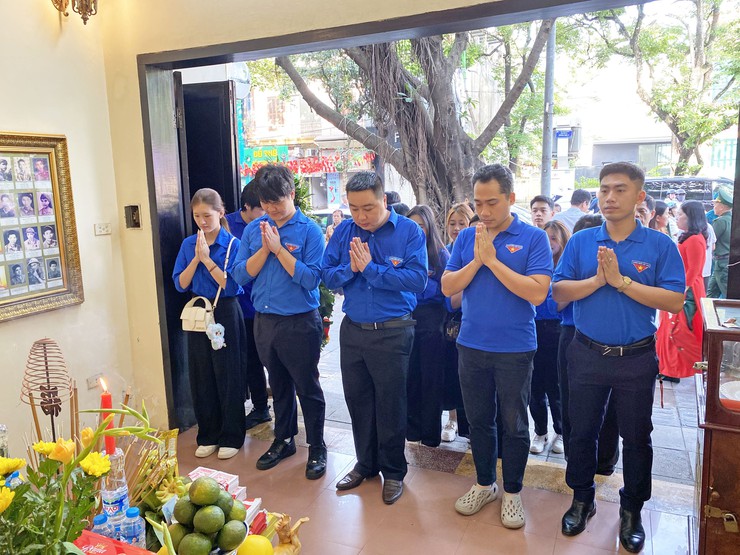 PHƯỜNG CỬA NAM TỔ CHỨC LỄ DÂNG HƯƠNG KỶ NIỆM 78 NĂM NGÀY THƯƠNG BINH - LIỆT SĨ (27/7/1947 - 27/7/2025)- Ảnh 18.
