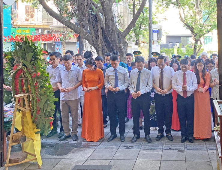 PHƯỜNG CỬA NAM TỔ CHỨC LỄ DÂNG HƯƠNG KỶ NIỆM 78 NĂM NGÀY THƯƠNG BINH - LIỆT SĨ (27/7/1947 - 27/7/2025)- Ảnh 3.