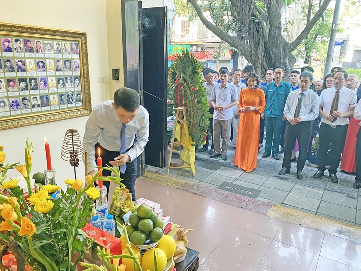PHƯỜNG CỬA NAM TỔ CHỨC LỄ DÂNG HƯƠNG KỶ NIỆM 78 NĂM NGÀY THƯƠNG BINH - LIỆT SĨ (27/7/1947 - 27/7/2025)- Ảnh 4.