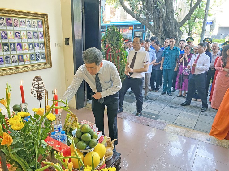 PHƯỜNG CỬA NAM TỔ CHỨC LỄ DÂNG HƯƠNG KỶ NIỆM 78 NĂM NGÀY THƯƠNG BINH - LIỆT SĨ (27/7/1947 - 27/7/2025)- Ảnh 6.
