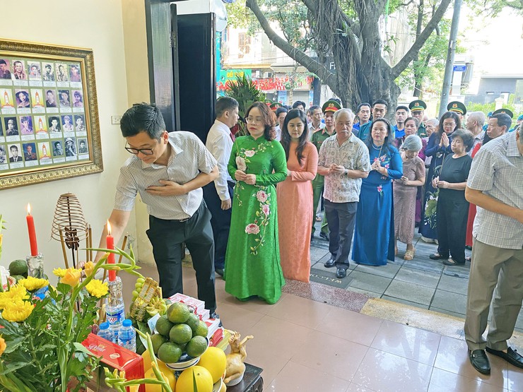 PHƯỜNG CỬA NAM TỔ CHỨC LỄ DÂNG HƯƠNG KỶ NIỆM 78 NĂM NGÀY THƯƠNG BINH - LIỆT SĨ (27/7/1947 - 27/7/2025)- Ảnh 9.