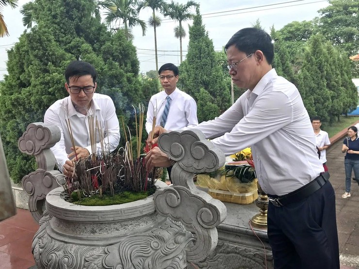 TRUNG TÂM VĂN HOÁ THÔNG TIN VÀ THỂ THAO XÃ NỘI BÀI, BAN QUẢN LÝ DỰ ÁN XÃ NỘI BÀI TỔ CHỨC THĂM VIẾNG NGHĨA TRANG LIỆT SĨ- Ảnh 3.