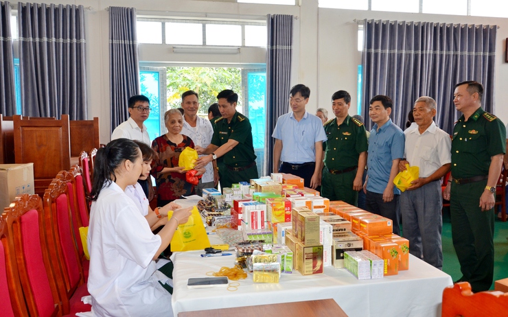 91 đối tượng chính sách, người có công với cách mạng tại khu vực Thanh Mỹ - phường Tùng Thiện được khám bệnh, cấp phát thuốc miễn phí- Ảnh 1.