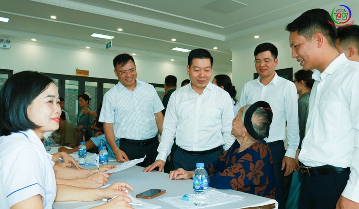 xã Quốc Oai tổ chức Khám bệnh, cấp thuốc miễn phí và tặng quà cho Người có công trên địa bàn- Ảnh 6.