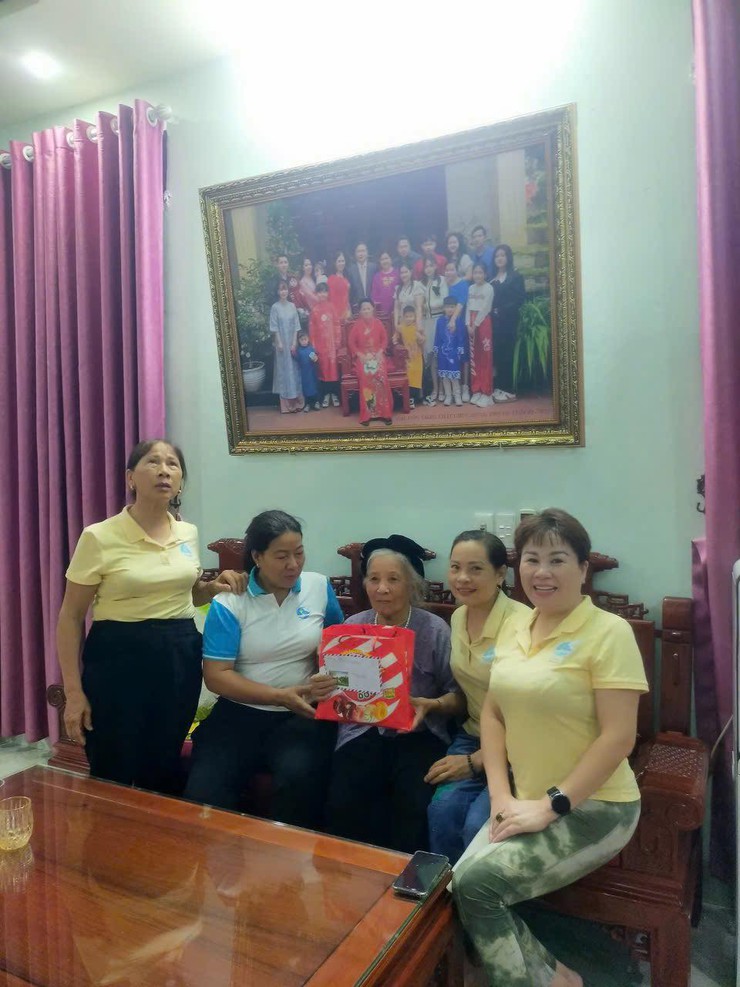 HỘI LHPN XÃ NỘI BÀI TRI ÂN GIA ĐÌNH CÓ CÔNG VỚI CÁCH MẠNG NHÂN NGÀY 27/7- Ảnh 7.