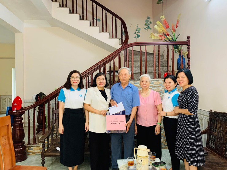 HỘI LHPN XÃ NỘI BÀI TRI ÂN GIA ĐÌNH CÓ CÔNG VỚI CÁCH MẠNG NHÂN NGÀY 27/7- Ảnh 1.
