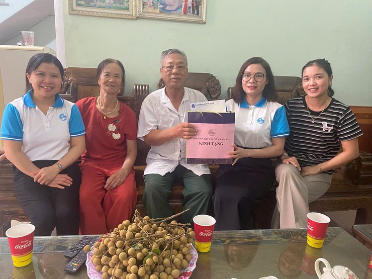 HỘI LHPN XÃ NỘI BÀI TRI ÂN GIA ĐÌNH CÓ CÔNG VỚI CÁCH MẠNG NHÂN NGÀY 27/7- Ảnh 17.
