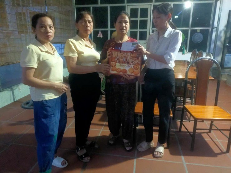 HỘI LHPN XÃ NỘI BÀI TRI ÂN GIA ĐÌNH CÓ CÔNG VỚI CÁCH MẠNG NHÂN NGÀY 27/7- Ảnh 4.