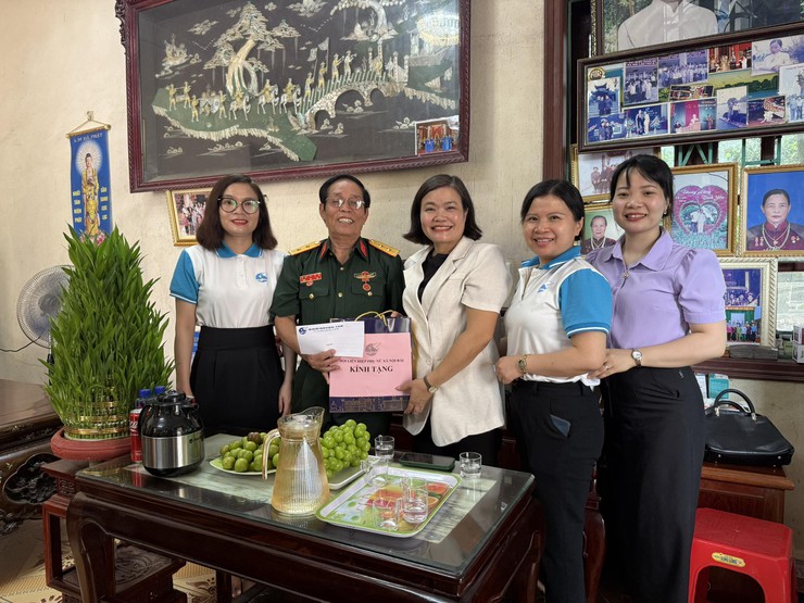 HỘI LHPN XÃ NỘI BÀI TRI ÂN GIA ĐÌNH CÓ CÔNG VỚI CÁCH MẠNG NHÂN NGÀY 27/7- Ảnh 2.