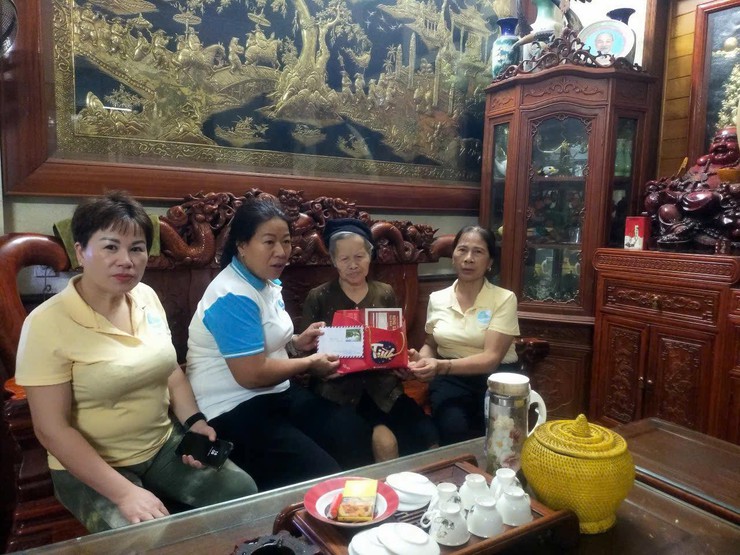 HỘI LHPN XÃ NỘI BÀI TRI ÂN GIA ĐÌNH CÓ CÔNG VỚI CÁCH MẠNG NHÂN NGÀY 27/7- Ảnh 10.