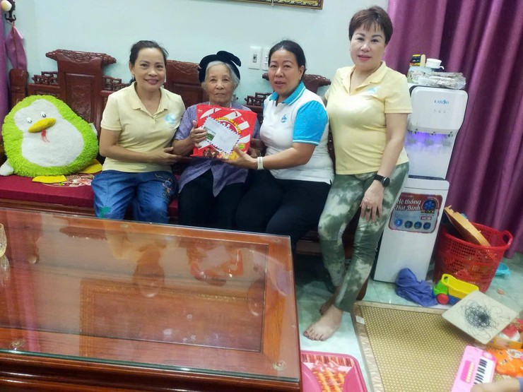HỘI LHPN XÃ NỘI BÀI TRI ÂN GIA ĐÌNH CÓ CÔNG VỚI CÁCH MẠNG NHÂN NGÀY 27/7- Ảnh 11.
