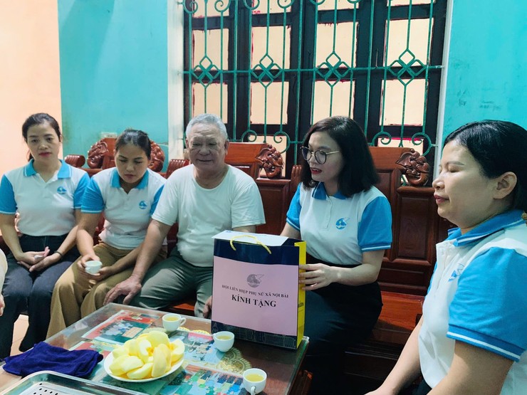 HỘI LHPN XÃ NỘI BÀI TRI ÂN GIA ĐÌNH CÓ CÔNG VỚI CÁCH MẠNG NHÂN NGÀY 27/7- Ảnh 14.