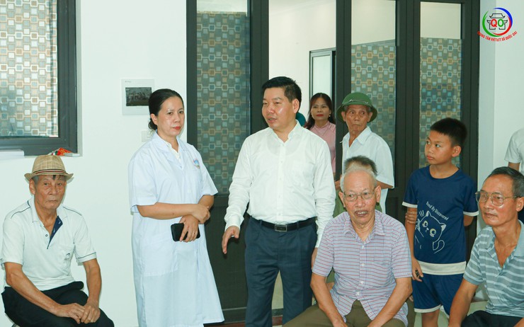 xã Quốc Oai tổ chức Khám bệnh, cấp thuốc miễn phí và tặng quà cho Người có công trên địa bàn- Ảnh 7.