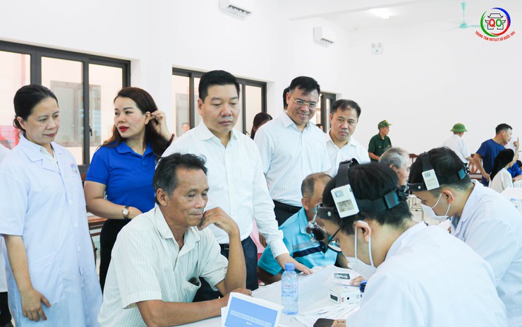 xã Quốc Oai tổ chức Khám bệnh, cấp thuốc miễn phí và tặng quà cho Người có công trên địa bàn- Ảnh 8.