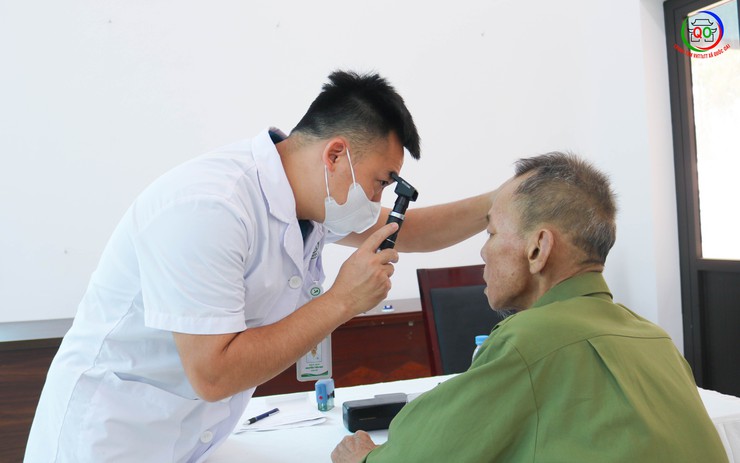 xã Quốc Oai tổ chức Khám bệnh, cấp thuốc miễn phí và tặng quà cho Người có công trên địa bàn- Ảnh 10.